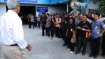 John Kerry Greets Fish Processors at Benoa Port in Indonesia